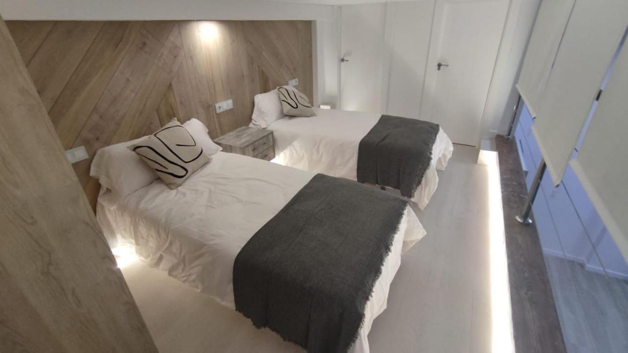 Vivienda Turistica Los Robles ตูเดลา ภายนอก รูปภาพ